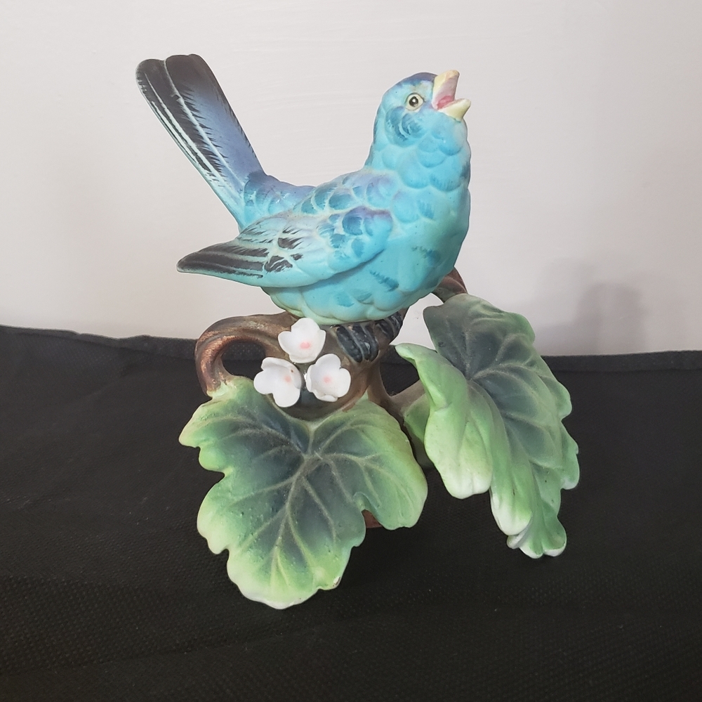 singing bird small tchotchke statue